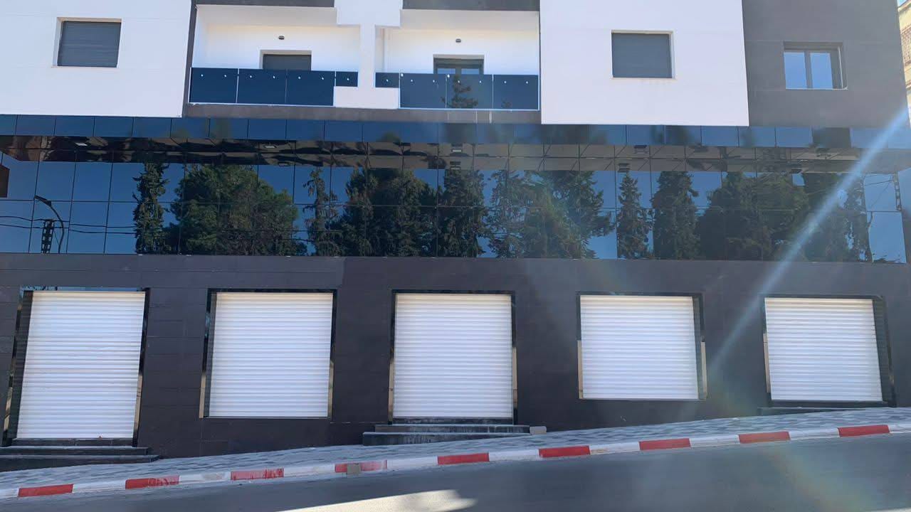 Locaux commerciaux au rez-de-chaussée