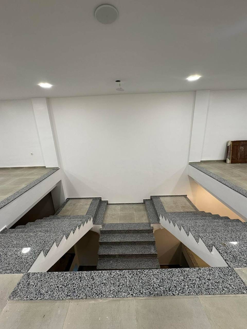 Escalier en granit vu d'en haut